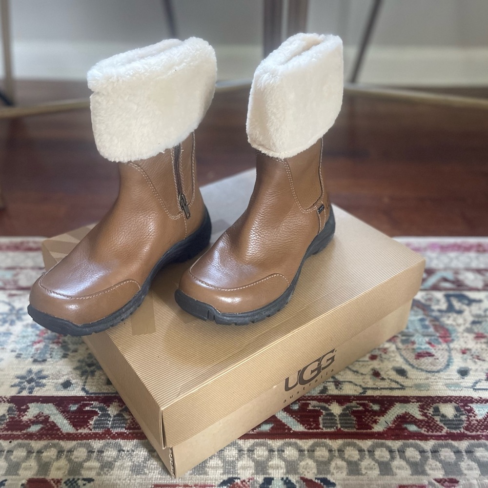 UGG 1907 Lt Camel waterproof size : 6